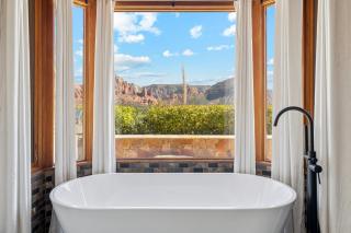 Specials Lux Escape Pool, Hot Tub, Epic Views - 6