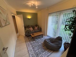 Hollybrake Garden Gatwick - 2