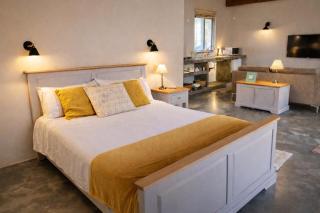 Vanilla Lodge Tropical Garden Suite with Outdoor Stone Bath & Bamboo Shower, inifinity pool - 3