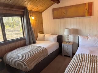 Snowdrop 9 Hot Tub-Woodlandlodges-Pembrokeshire - 5