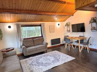 Snowdrop 9 Hot Tub-Woodlandlodges-Pembrokeshire - 8
