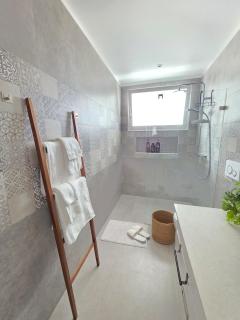 Anguila 102 Aqua Esmeralda Beachfront Apartment - 2