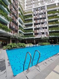 Tri-city 2 Bedroom Suite with Spacious Balcony - 4