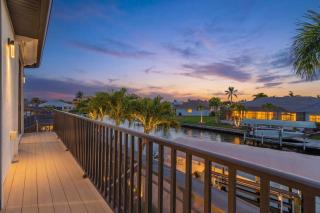 Waterfront Oasis of Luxury & Comfort, Heated Pool & Spa, Pool Table, Bikes - Southern Sun Retreat - 9