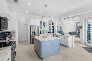 Waterfront Oasis of Luxury & Comfort, Heated Pool & Spa, Pool Table, Bikes - Southern Sun Retreat - 1