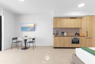 Smart Luxe Studio with Views in Downtown - 7