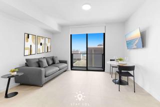 Smart Luxe Studio with Views in Downtown - 5