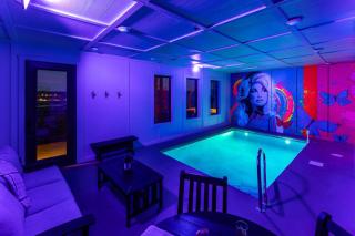 Luxe Mountain Retreat: Indoor Pool & Iconic Views - 7