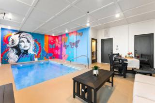 Luxe Mountain Retreat: Indoor Pool & Iconic Views - 6