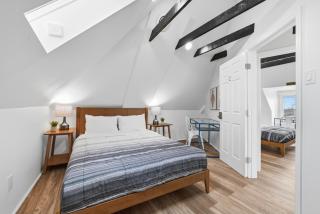 Dormont, Pittsburgh !C Modern & Unique Private Bedroom with Shared Bathroom - 9
