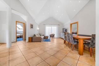 Holiday Apartments by Das Grüne Hotel zur Post - 100 % BIO & Villa Ceconi - 2