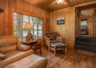 Pinewood - Bouchard Shores Resort - 5