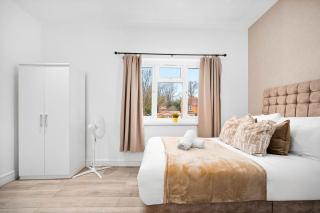 Stylish Five Bedroom House - Parking - Terrace - Fast Wi-Fi 974P - 3