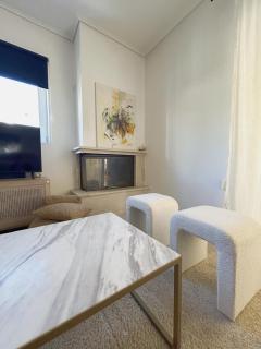 Stylish Apartment With Balcony in Glyfada - 1