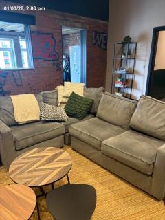Spacious 2 Bedroom Flat with Free Parking - 4