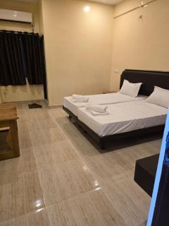 Hotel GT Aathika Palace, Parrys - 1