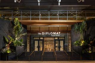 Signia by Hilton Diplomat Beach Resort - 3