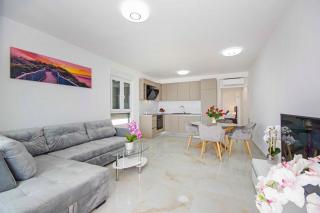 Sunset Apartments - 9