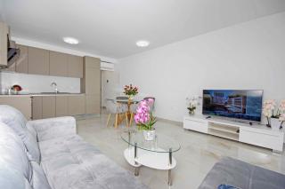 Sunset Apartments - 4