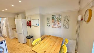 Modern 3 Bed, 2 Bath House in Central Canterbury - 2