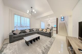 4BR Private Pool Villa in Sharjah - BBQ Area - Nasma - 9