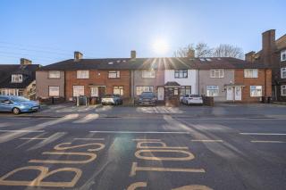 Stylish & Elegant Home by D3 Short Stay, Guests 6, High Speed Free Wi-Fi, Garden & Parking Free! - 1