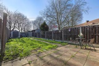 Luxury Home by D3 Short Stay, Guests 6, FREE Wi-Fi, Garden & Parking Free! - 1