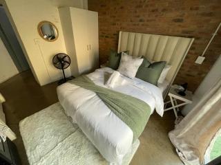 203 Maboneng Apartment at Craftsmanship with Wi-Fi - 8