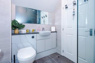 Spacious 3BR Home in Warrington Close to Golf & Sailing - 5