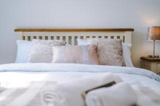 Spacious 3BR Home in Warrington Close to Golf & Sailing - 3