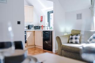 Spacious 3BR Home in Warrington Close to Golf & Sailing - 2