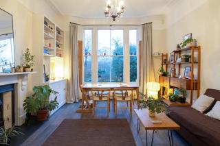 Refined 2BDR Family Retreat with Garden in Clapham - 5