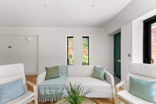 3 Bed House near Purley, by ARP Homes, Free Parking, Ideal for Long Stays & Insurance Bookings - 4