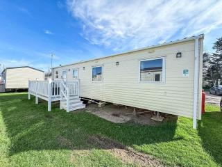 Lovely Caravan At Broadland Sands Holiday Park Nearby Lowestoft Ref 20161Bs - 6