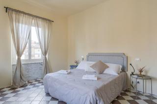 5 Guest - Walk to Train - Cinque Terre - Center - 0