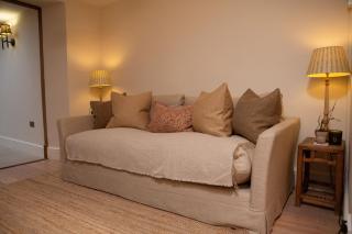 The Cottage - Elegant 3 Bedroom Cottage in the Heart of Stow-on-the-Wold - 2