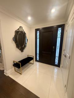 Luxury 4 Bed, 4 Bath Fully Renovated Home - 4