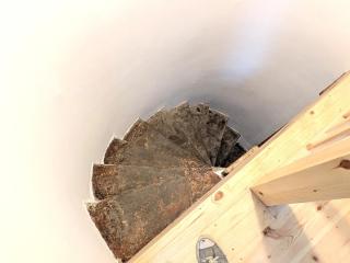 Bright cottage, sleeps 4, near trails, own parking - 8