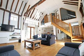 Luxury barn conversion in the Kentish countryside - 3