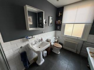 Charming 2BDR Terraced House with Garden Wimbledon - 3