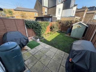 Charming 2BDR Terraced House with Garden Wimbledon - 4
