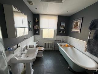 Charming 2BDR Terraced House with Garden Wimbledon - 2