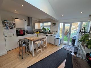 Charming 2BDR Terraced House with Garden Wimbledon - 1