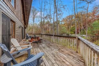 Lazy Bear Retreat - Wifi, Pet Friendly, Grill, Fire Pit, Fireplace, Deck, Golf, Hiking - 9