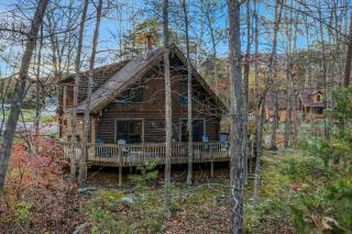 Lazy Bear Retreat - Wifi, Pet Friendly, Grill, Fire Pit, Fireplace, Deck, Golf, Hiking - 0