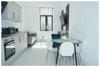 Modern 1-Bed Apartment in City Centre Bradford - 2