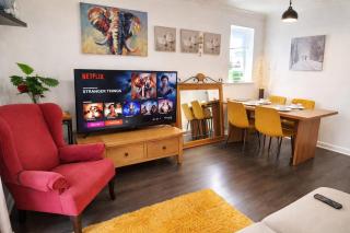 Spacious 4 bed home near Kings Mill Hospital, Parking, wifi & smart TV - 6