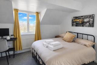 Spacious 4 bed home near Kings Mill Hospital, Parking, wifi & smart TV - 5