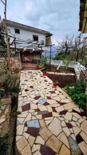 Gjoni's guesthouse - 6