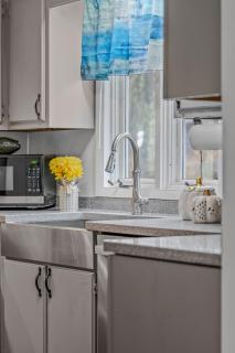 Serendipity -- Hot Tub - Pet Friendly - Fire Pit - Grill - Porch - Deck - Wifi - Pool Access - Games - 4